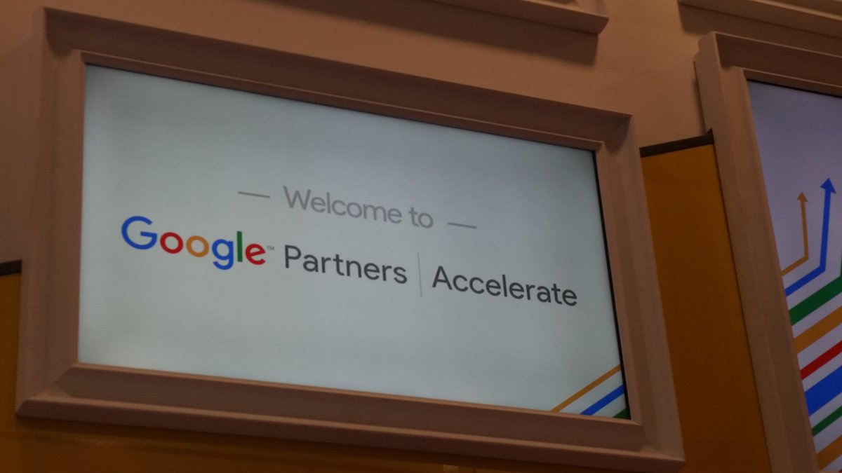 YOUniversalM's tweet photo. #googleaccelerate In più di 350 oggi parliamo con #Google di #digitalmarketing e di nuove sfide per il #2016 http://t.co/wzpvC9R4ak