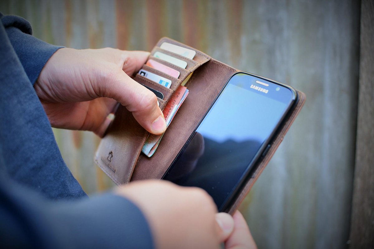 EbbFlowLeather's tweet photo. Handcrafted Rustic Leather Cases. http://t.co/EJgpG9L8C8 #rusticleather #etsygifts #Christmas #mensfashion http://t.co/Ihpr0qpiiS
