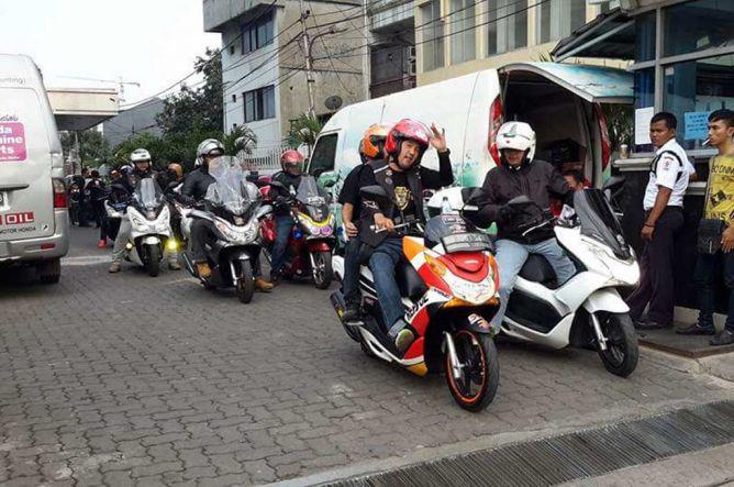 Metro_TV's tweet image. Honda PCX Club Indonesia Gelar Fun Rally Kelilingi Jakarta goo.gl/BhVfKW
