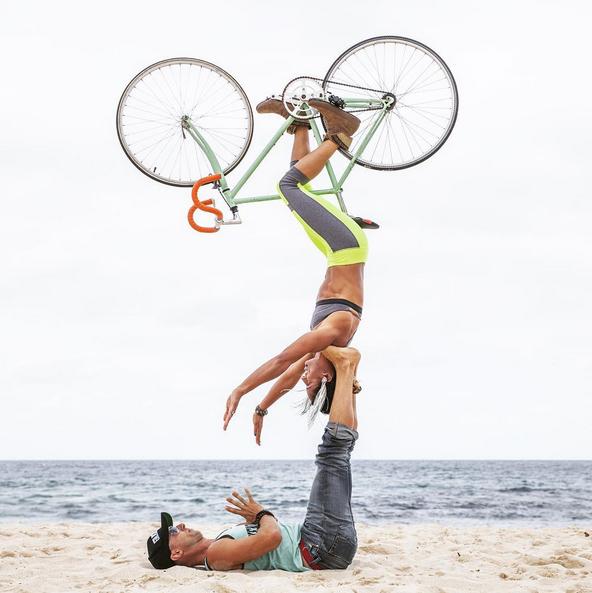 PeterSedlacik's tweet photo. #yoga #vinyasa #yogaeverydamnday #acroyogae #acrocommunity #yogi #yogabeyond #yogagirl #aloyoga #yogaglo #bondi http://t.co/epnGxJptoJ