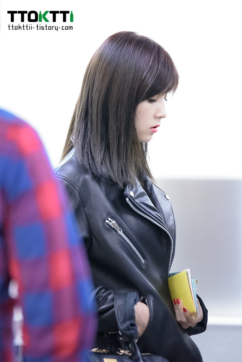 ttoktti's tweet photo. 151003 김포공항 에이핑크 출국길
직찍 업로드!
http://t.co/mWs1fPBwr9
롱오빠 카리스마 퍽발 출국길+_+ 학핡!! http://t.co/bYC6MqI5lX