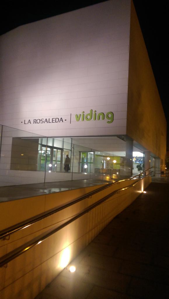 romaysevilla's tweet photo. Masticando para recuperar mis #PilatesImplementos de ayer noche en @vidingsevilla 😉😉😉. http://t.co/3aAQFIEqYV