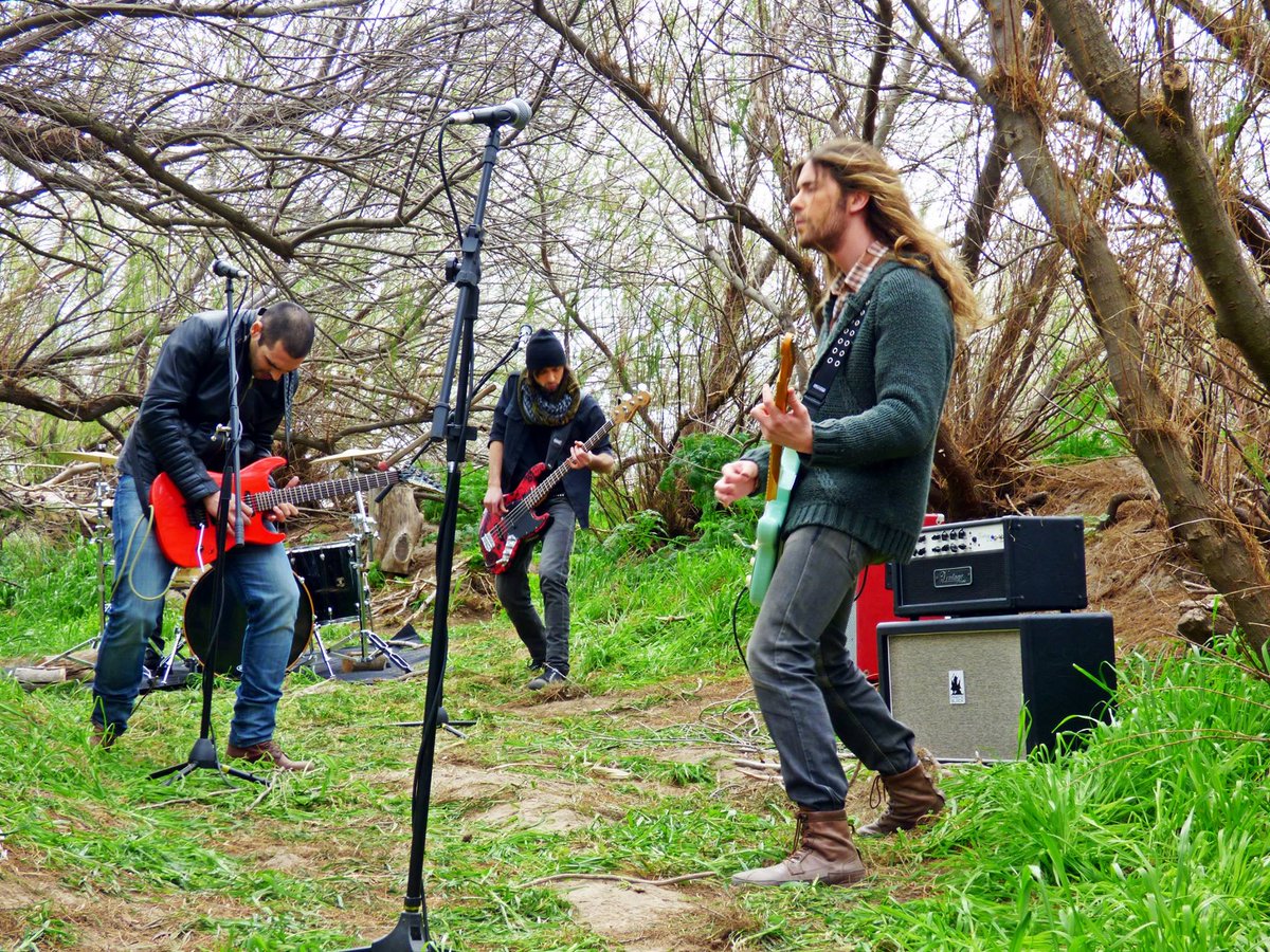 AONunca's tweet photo. Más de 1500 reproducciones en 3 dias!!! Mirá el nuevo #Videoclip de @AONunca => https://t.co/eQGaiYioI8 #BahiaBlanca http://t.co/kPKN6TSlvc
