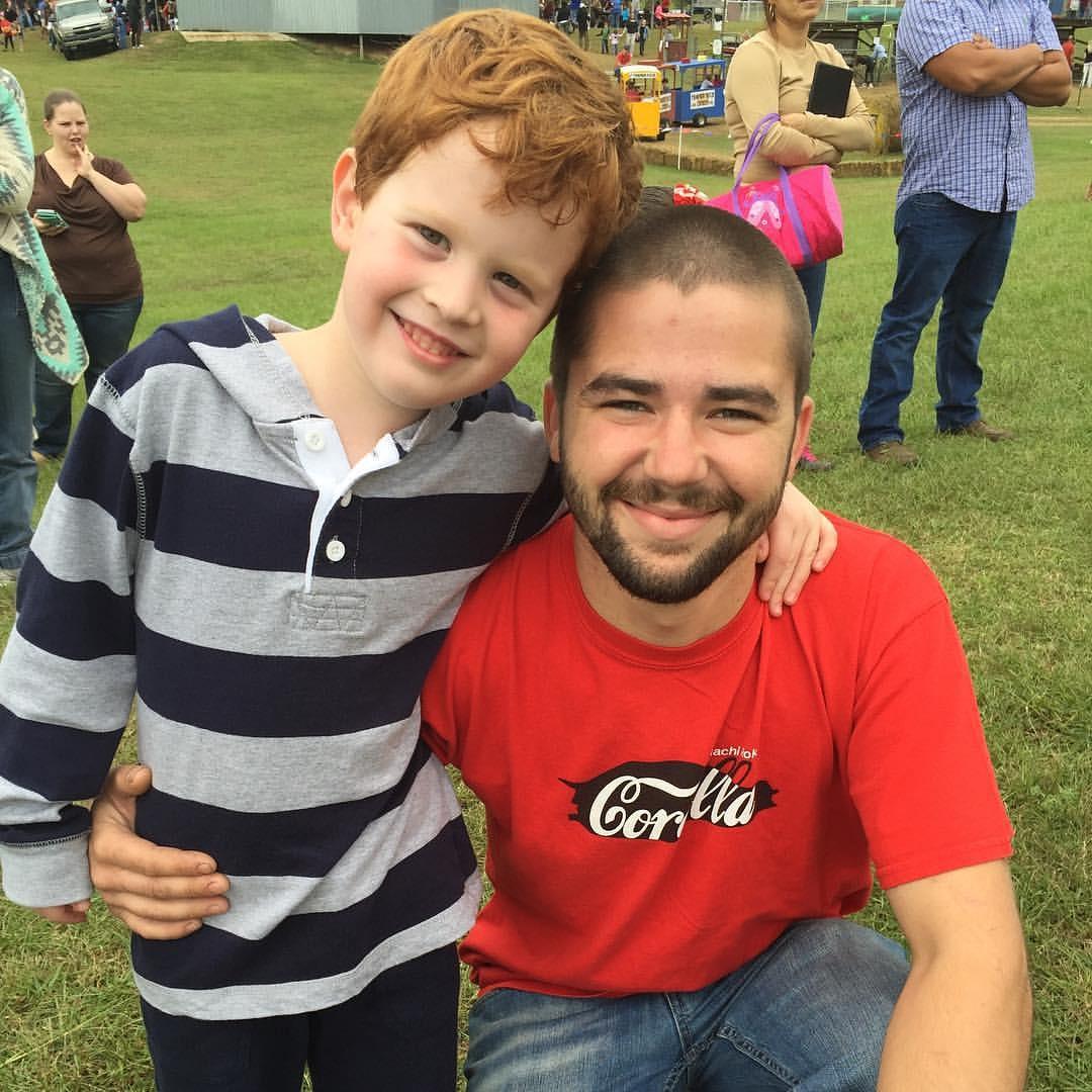 ashlynnjwatts's tweet photo. We had fun with our little buddy at the pumpkin patch this weekend! http://t.co/JRdSyMHnqS