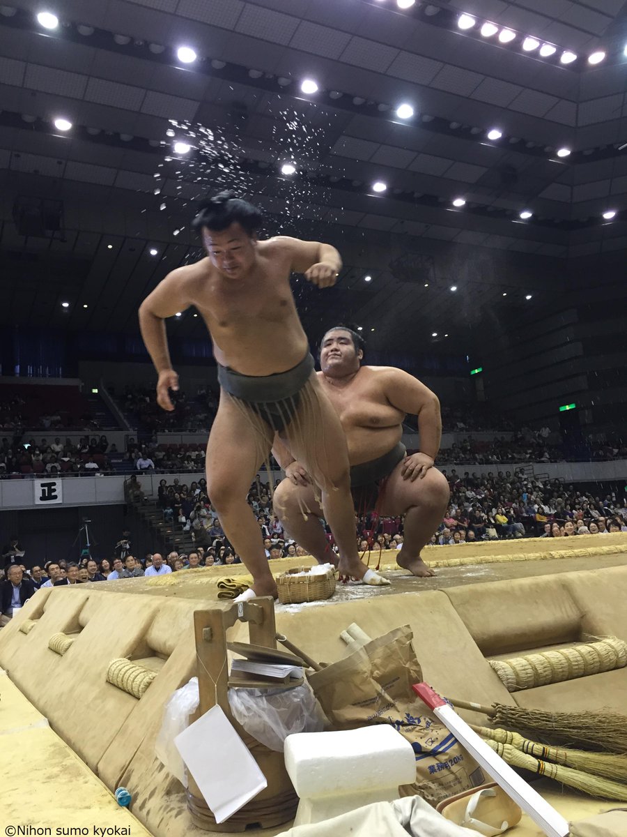 日本相撲協会公式 בטוויטר 浜松出世場所 初切の様子 篠原と若山 初切 しょっきり とは 相撲の禁じ手を面白おかしく紹介するもの Sumo Http T Co Mrtormdjax