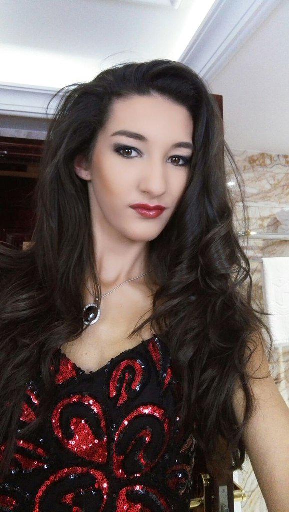 ExtremeModelM's tweet photo. @sune.botes 
#SuneBDesign #mymakeup @KryolanSA  @CarribeantanSA   #lovemytan  @Samsonite_SA #travelinstyle http://t.co/tKkKj1W0a8