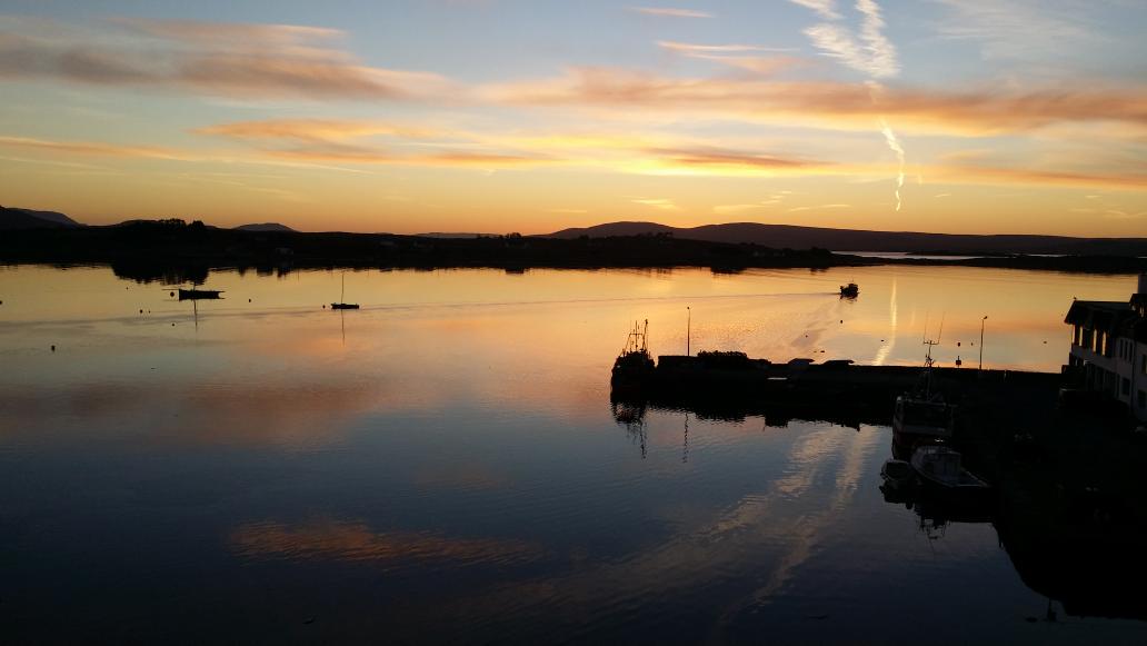 ODowdsSeafood's tweet photo. Beautiful #Roundstone harbour this morning #rtesea #connemara #Wildatlanticway #galway #ireland http://t.co/1HV1Pa7JOy