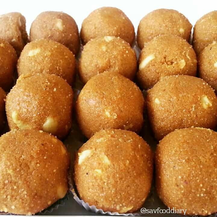 SaveenKaur's tweet photo. Wishing u all #HappyNavratri π with #yummy Besan #ladoo #saveenkaur #savfooddiary #FestiveSeason #Festive2015 #fun http://t.co/ZeQ6J4KKcX