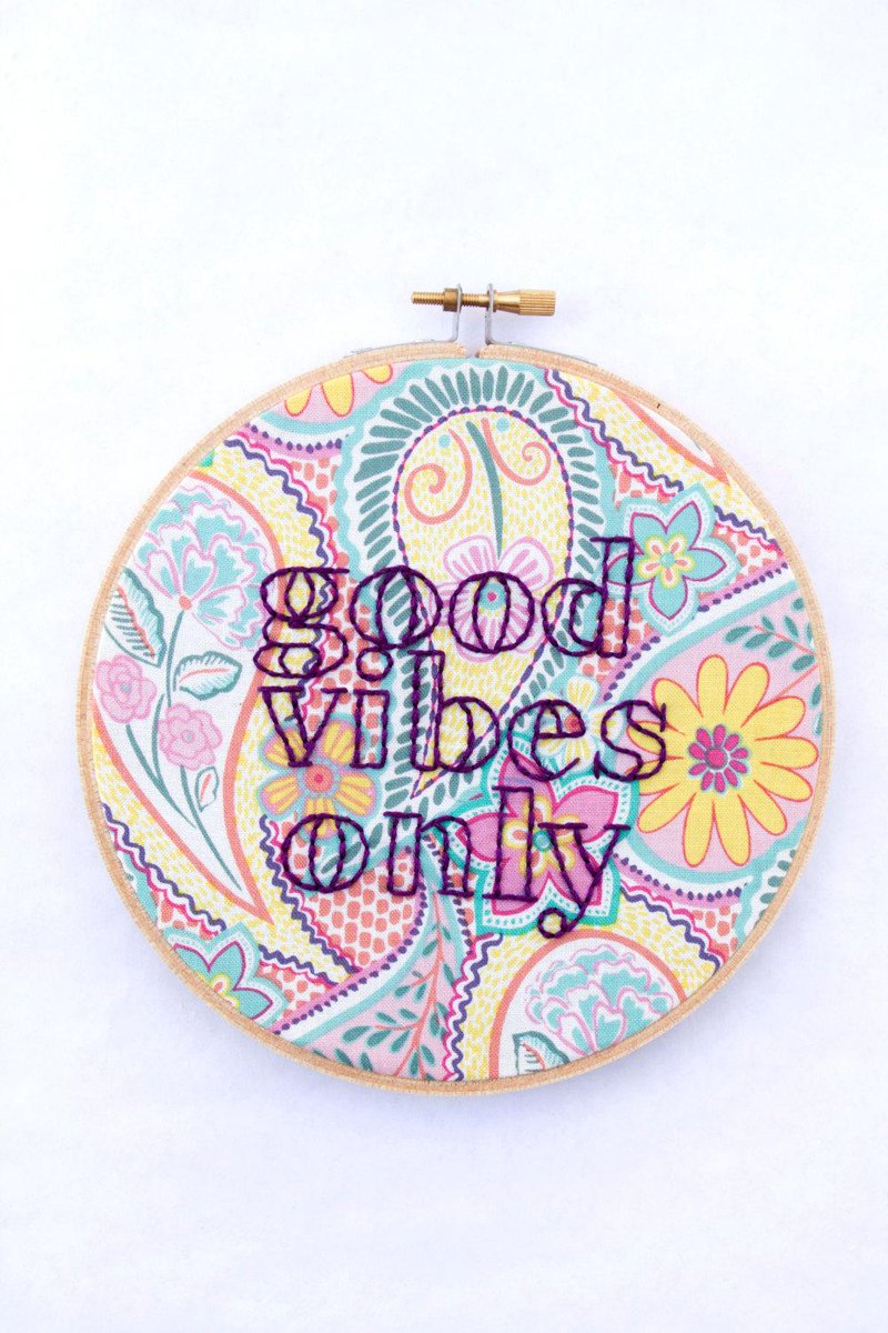 SavannahinMD's tweet image. Good Vibes Only Sign, Good Vibes Wall Art, Hand Embroidery, Em… etsy.me/1fLGeDX #Etsymntt #GoodVibesOnlySign