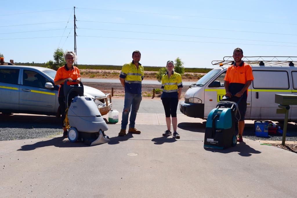 fullsteamahed's tweet photo. Lucky for us #PortHedland cant be cleaned in a day! The team @fullsteamahed -land Contracting #Cleaninginthepilbara http://t.co/gOkMZLRbTV