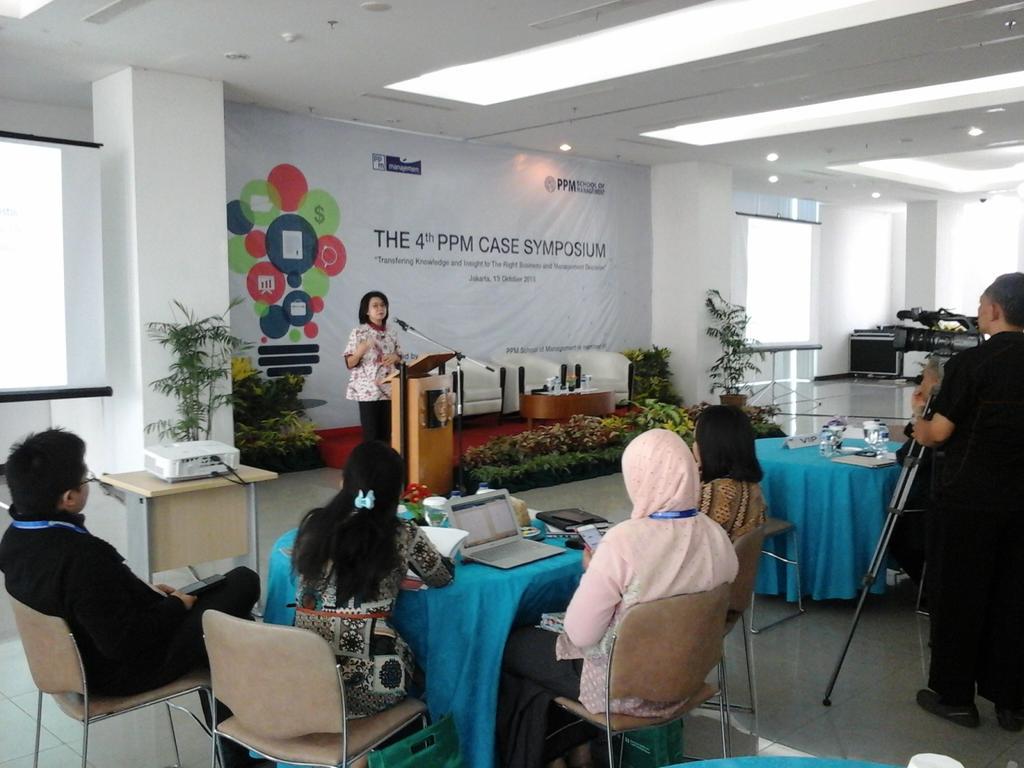 InfoPPM's tweet photo. Lena Setiawati sharing "Studi Kasus, Metoda Pembelajaran" pd The 4th PPM Case Symposium @ppm_rccch di #PPMmanajemen http://t.co/NnwRNWTMbS