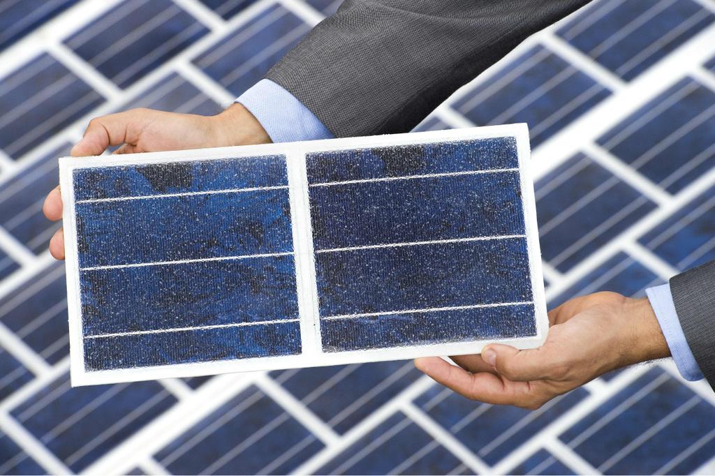 GroupeColas's tweet image. 1 km de route solaire Wattway permet d'alimenter l'éclairage public d'une ville de 5000 habitants (source Ademe)