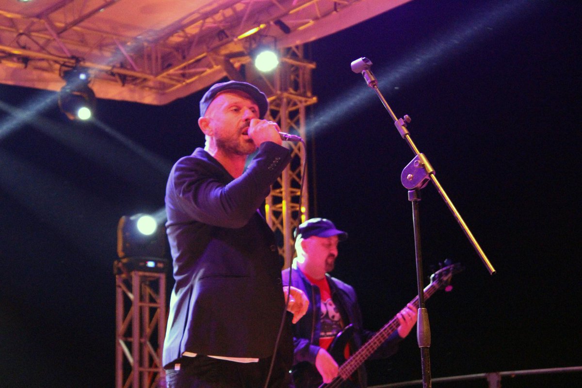 rtf_sr's tweet photo. 10 ott / Ashes for Rebuilding The Future / Live Concert / altre foto: http://t.co/RTV88cj0D1 #almamegretta #raiz http://t.co/RTET3mcWYN