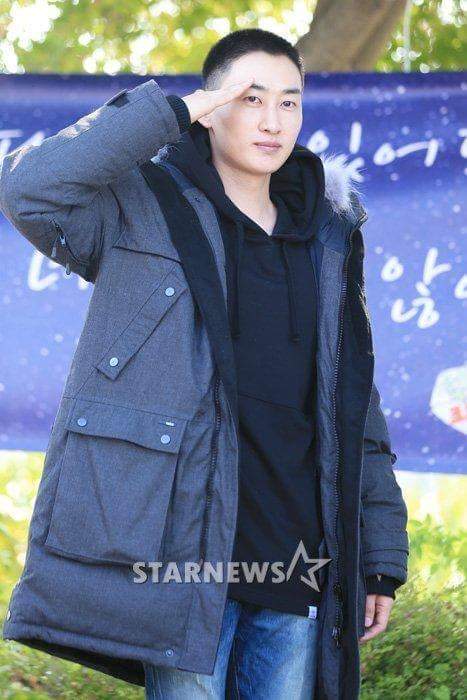 Sujumemories's tweet photo. [Eunhyuk enlistment Day] 🌛
Do well &amp; comeback safety ❤
#alwayswaitforyou #Eunhyuk 
cr : STARNEWS http://t.co/zaku81KtUi