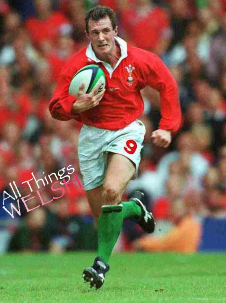 Happy 45th Birthday to former Welsh scrum half Rob Howley. Rob played 59 times for Wales including 22 as captain 