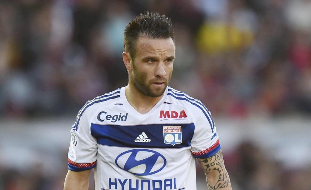ActuFoot_'s tweet photo. Cissé et 3 individus en GAV accusés de chantage sur Valbuena après une "sextape" que ce dernier a tourné ! (AFP) http://t.co/NvVDZsRQRl