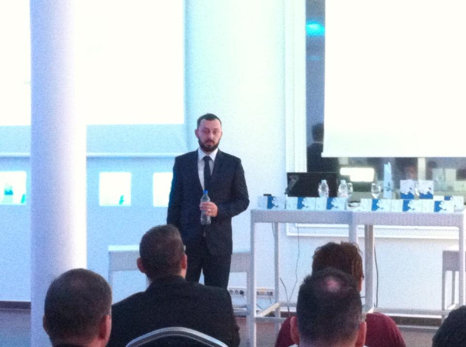 PerpetuumZg's tweet photo. Dalibor Kovačević iz Deloitte Hrvatska o #cloudu i #bigdata http://t.co/1CQyts20MP