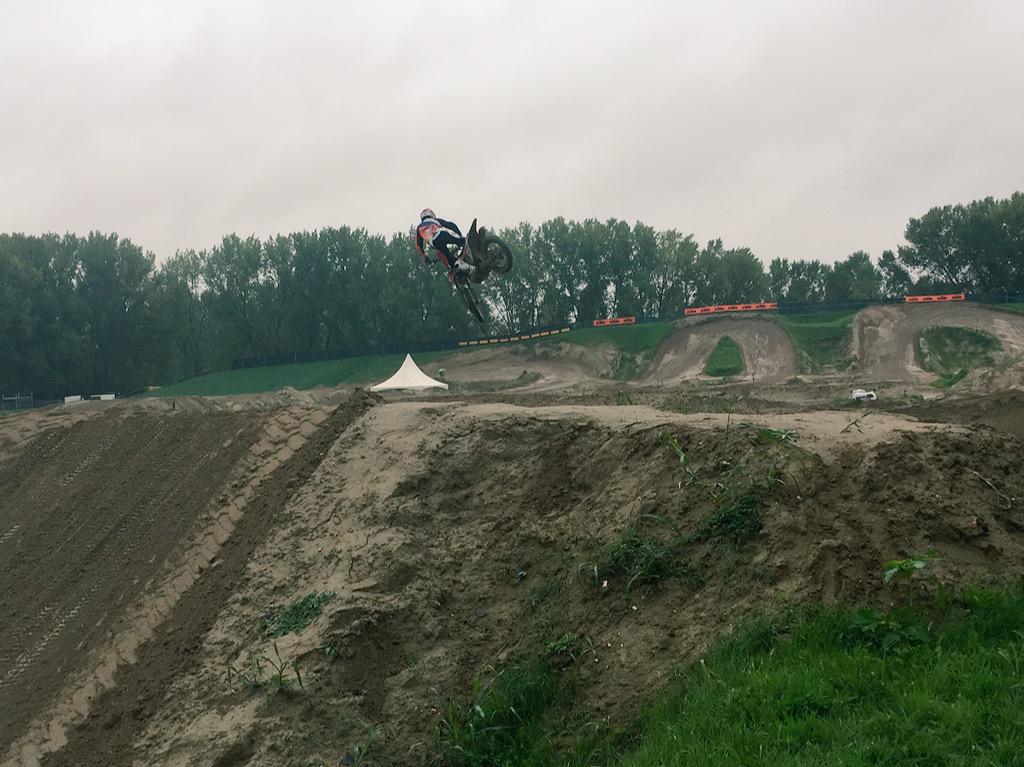 jenld182's tweet image. Giving it the big licks on @JHerlings84 bike! @PaulMalin11 #factorytest @KTM_Racing