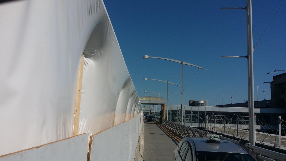 Groupe_IEQ's tweet image. Encabanage à l&apos;aéroport de Montréal.  Belle job réalisée par notre équipe de montage et toilé par Shrink Expert.