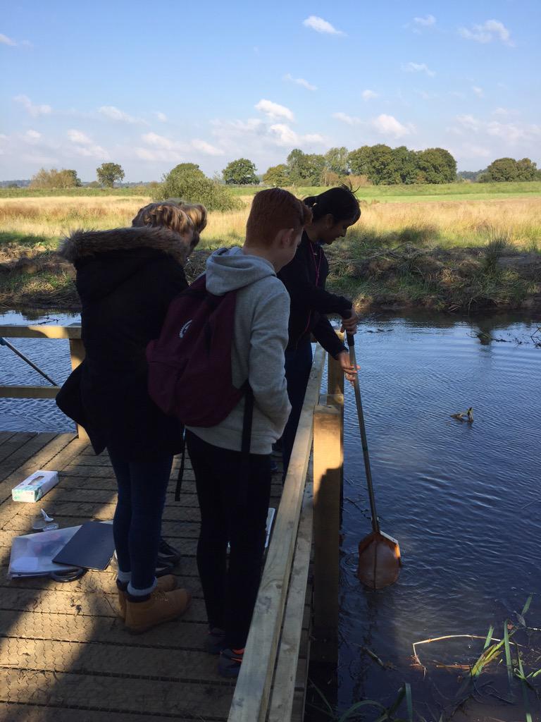 SPHlearning's tweet image. First investigation underway with year 9 Pullborough @PhilipHowardCHS