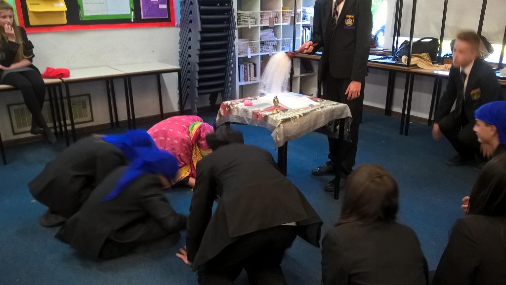 Miss_Whitworth's tweet photo. 9y6 teaching us about the Anand Karaj! http://t.co/tSBHkYw0GO