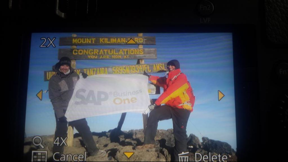 Frau_Pfahler's tweet image. Congrats @SAPBusinessOne on top of Kilimandscharo #SAPsmallbiz