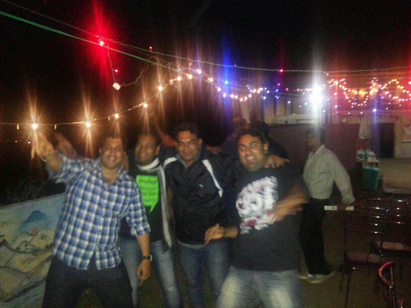 SuperMonk5's tweet photo. @Vh1India #TheHouseAffair look at the happiness, look at the energy! Fully #Retro #PartyOnTop http://t.co/gY9HFUPY3P