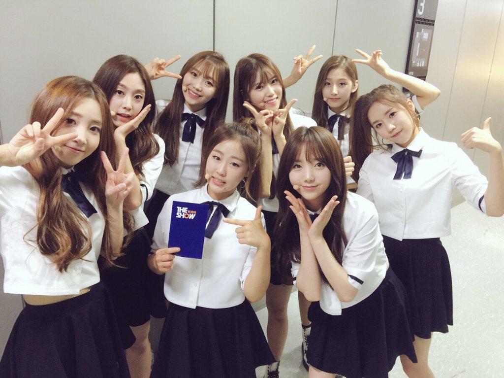 쌀쌀해진 날씨에 에~~취😣 재채기가 나온다면 인간 비타민 #러블리즈 와 함께 이 노래를 불러보세요! #Ah_Choo 감기야 물렀거라!!! <a href="/Official_LVLZ/">Lovelyz_Official</a> #더쇼