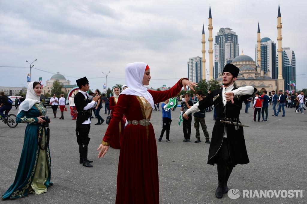 тукхум нохчмахкахой. имена в чеченской республике. чеченская народная республика грозный. имена в чеченской республике. чеченский национальный костюм мужской.