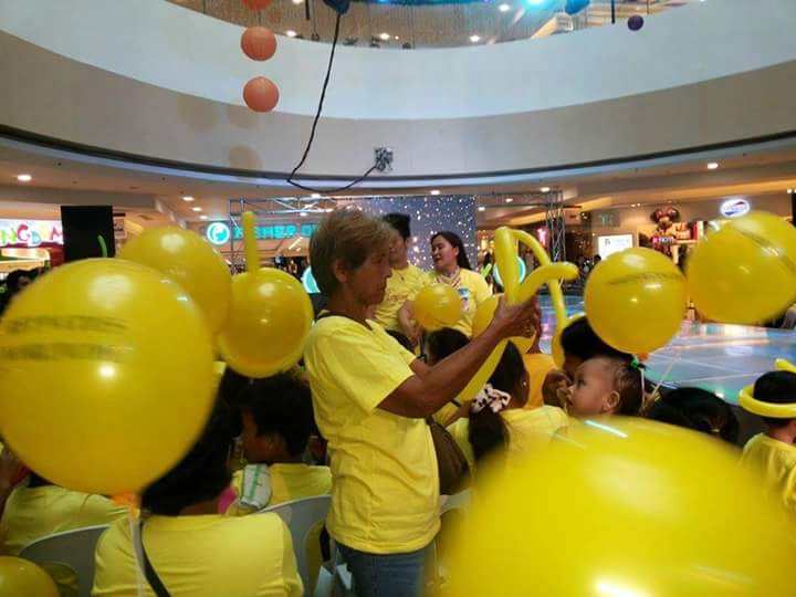 GubatonDivina's tweet photo. @GubatonDivina REYNANatFISHERMALL http://t.co/w0lsxbwcAx