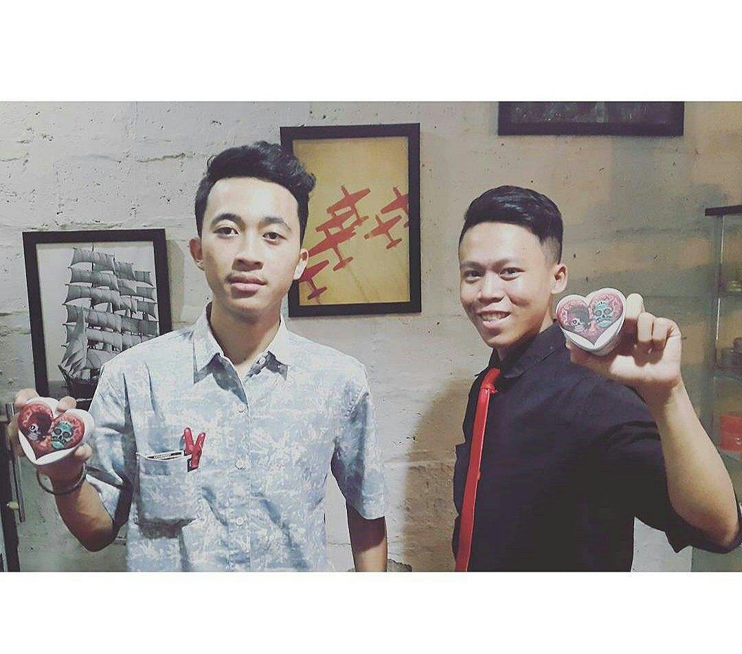 Pomade giveaway 
ingin mendapatkan pomade dari79pomade caranya foto segokil-gokilnya dengan barberman axelbarbershop