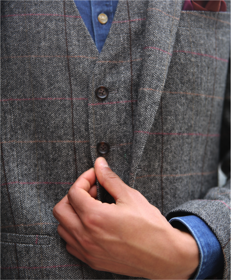 MossBros's tweet photo. Slim fit suits should have no visable stretching of the fabric and buttons should close snugly #SuitSecrets http://t.co/a5DtSXlpZe