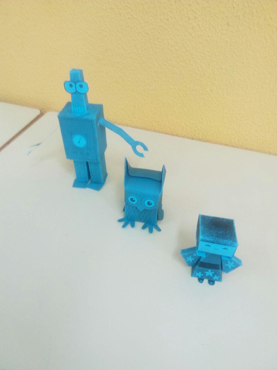 EAlmacelles's tweet image. Robots: Sayuri, The little owl i Alfred de l'Ariadna #codeweekue #codeweek2015