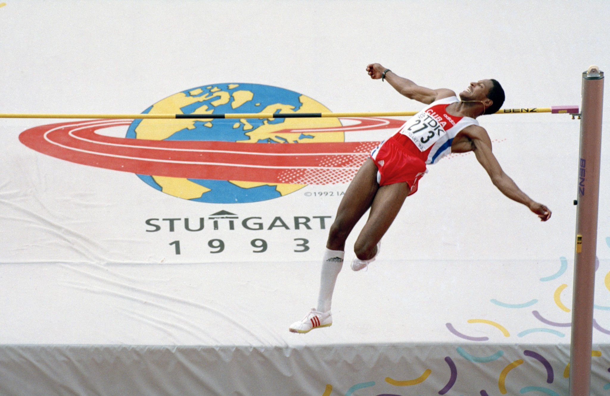 JAVIER FANTASTICO!

Happy birthday to high jump world record holder Javier Sotomayor!

>>>  