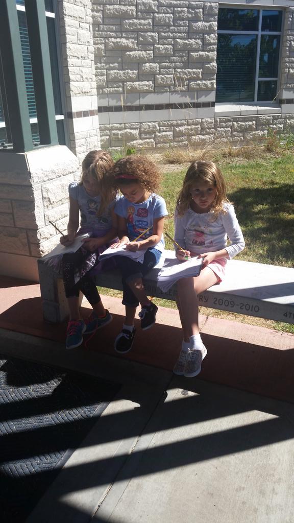 tmillerTopDogs's tweet photo. On the hunt for living and non living things.#1stgradescience, #DHE http://t.co/tqUtFILzc6