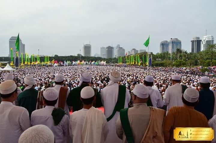 nabiel_almusawa's tweet photo. Majelis ini adalah aset Jakarta bhkn aset Indonesia.. @jokowi @Pak_JK #SaveMajelisRasulullahSAW #keluarkanizinmonas http://t.co/izEz1MapIu