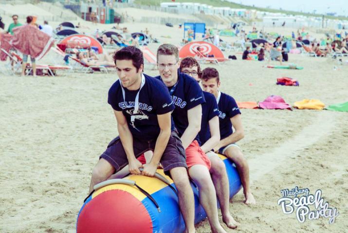 YFinancials's tweet photo. Meijburg &amp; Co. Beach Party https://t.co/wn191bfErr http://t.co/WdwhmyQU81