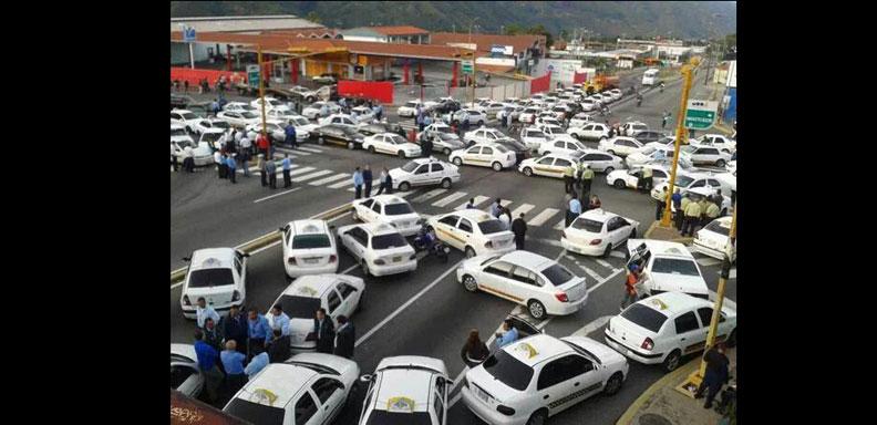 HJpse's tweet photo. Ya estamos cansados los merideños de todo mientras camburo viaja por las europeas nosotros los ven llevando roncha http://t.co/c3tCgysD6G