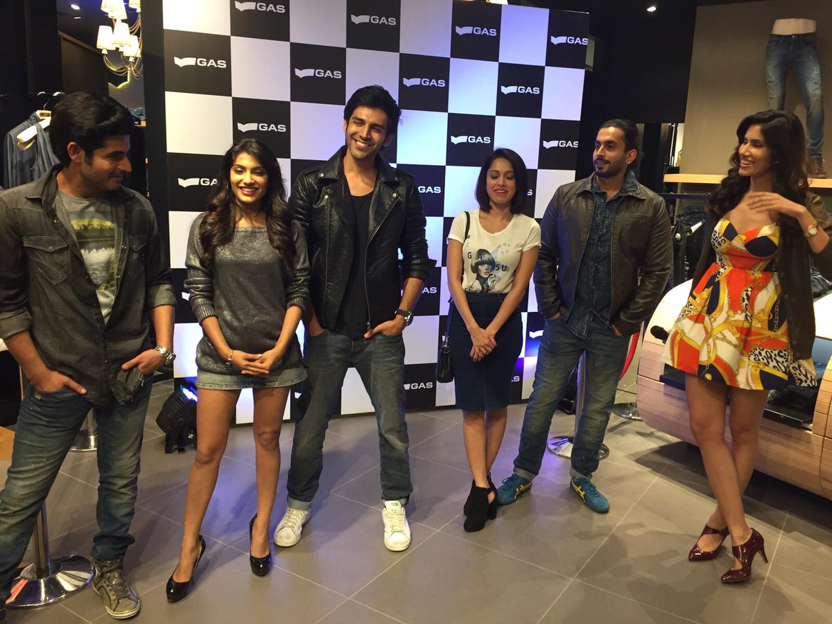 The cast of @PKP2Official are sharing their #styleconfessionz @GasJeansIndia Ambi Gurgaon #pyaarmeinpareshaan