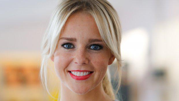 Chantal Janzen Schrok Zich Een Hoedje Toen Een Man Naakt Voor Het Raam Ging Staan Rtl Boulevard Scoopnest