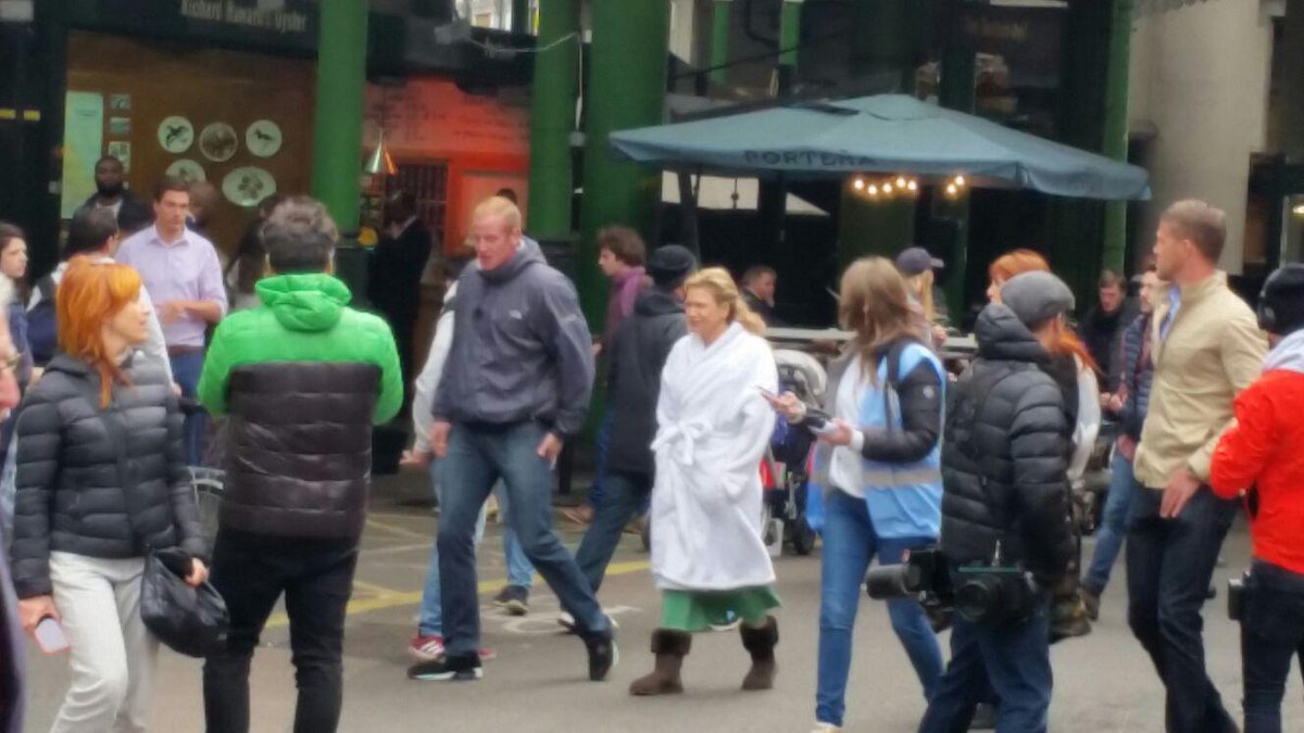 SkintLondon's tweet image. Keep an eye out for the #BridgetJones cast currently filming in London. Take a bow @BoroughMarket  (pic:@amydunkers)
