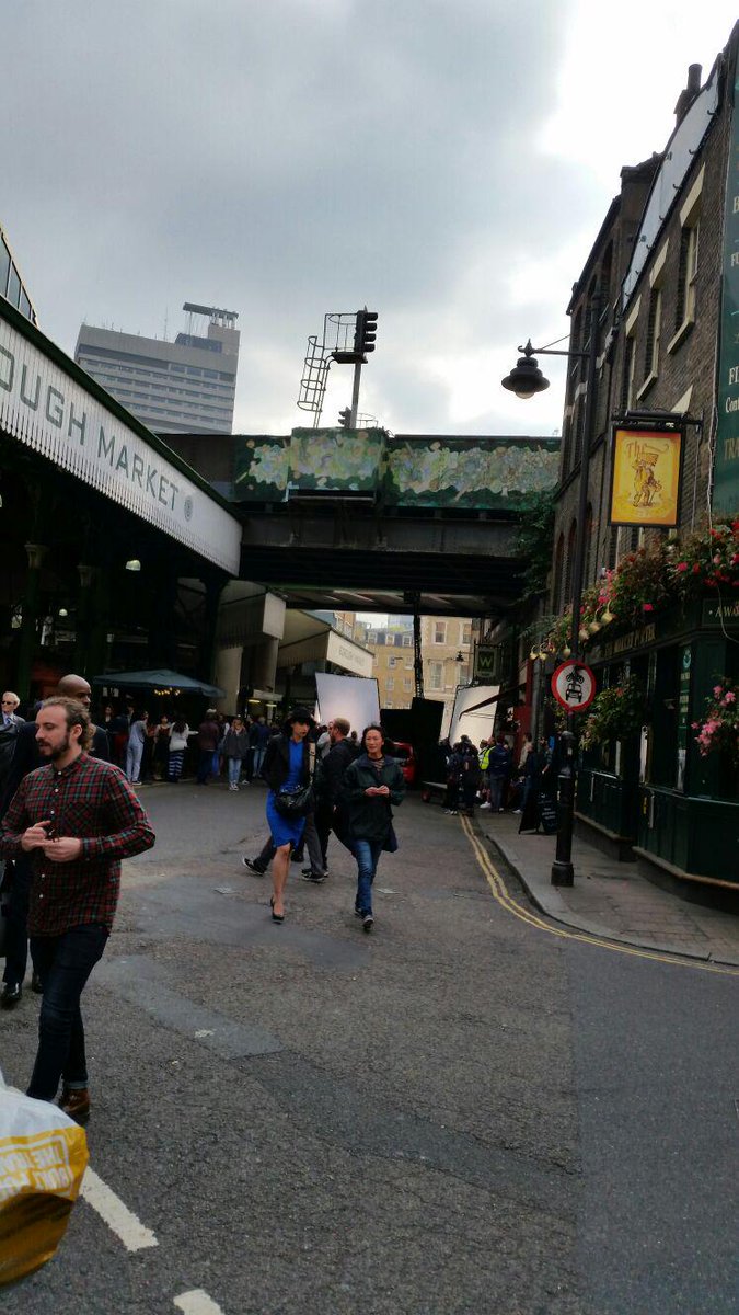 SkintLondon's tweet image. Keep an eye out for the #BridgetJones cast currently filming in London. Take a bow @BoroughMarket  (pic:@amydunkers)