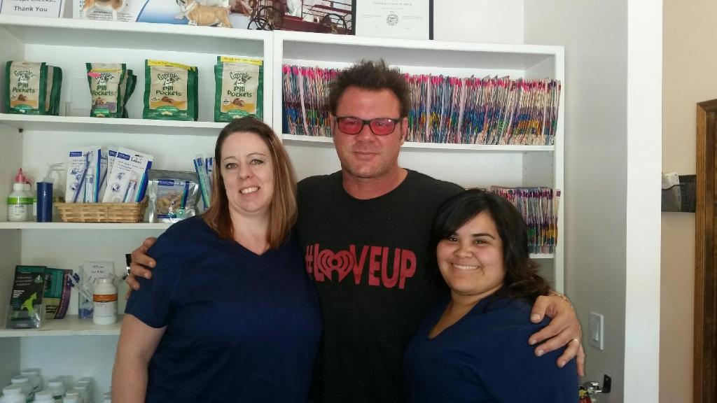 CamelbackVet's tweet photo. Mary, our Hospital Manager/Lead Technician, @JohnjayVanEs  Brandi, another Lead Technician! #loveup #weheartvettechs http://t.co/XNRqcXbSLG