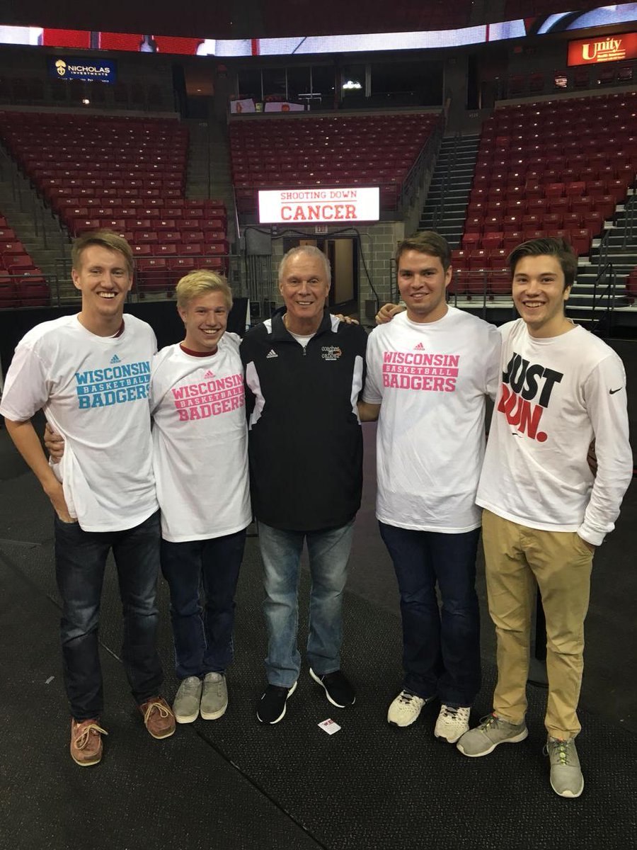 ctmorgan_'s tweet photo. "I bet you can see Bo's wrinkles with the 4K resolution."
"Hey, I heard that!"
#MakeBoPay http://t.co/oxdCECdMX0