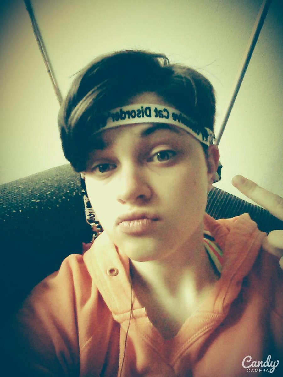 MineCatz's tweet image. Yes I own a lanyard that said "Obsessive Cat Disorder" AND IM PROUD OF IT OKAY? 😻😻