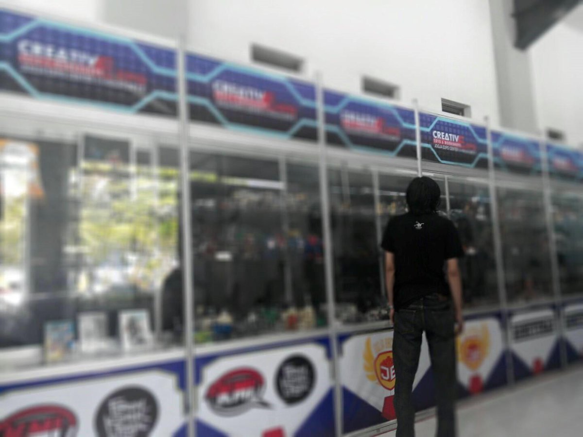 xingtest060's tweet photo. Pameran Creative Expo di Jec, berbagai komunitas hobi berkumpul, langsung aja meluncur, rabu terakhir! :D #GiEXPO http://t.co/TdtRVhXUrA