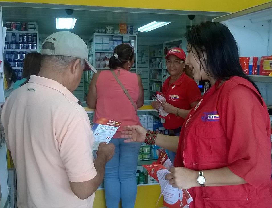 AduanaGuayana's tweet photo. El SENIAT se mantiene trabajando para orientar a los contribuyentes sobre temas aduaneros en Puerto Ordaz http://t.co/3egM2CHQg3
