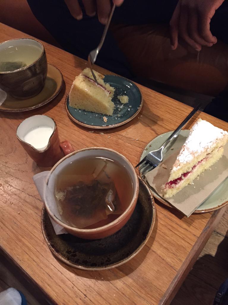 GeoLCraig's tweet photo. Quick cup of tea and cake with @CMaghoma5  @HandH_Barnet ☕️🍰 http://t.co/v0uUXVTRRy