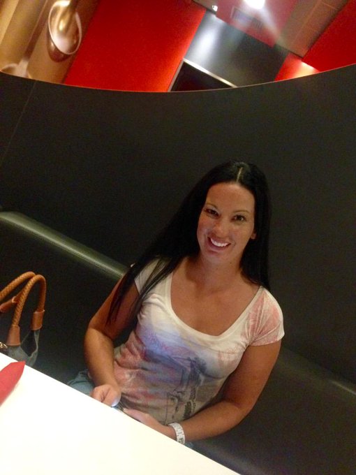 Noch zu Gast in Hamburg, nun werde ich lecker essen bevor es dann morgen fr&uuml;h zur n&auml;chsten Station geht<a href="/tag/turkey"class="tags"><span>#turkey</span></a><a href="/tag/erotic"class="tags"><span>#erotic</span></a><a href="/tag/wellnes"class="tags"><span>#wellnes</span></a><a href="/tag/antalya"class="tags"><span>#antalya</span></a><a href="/tag/delphinimperial"class="tags"><span>#delphinimperial</span></a>