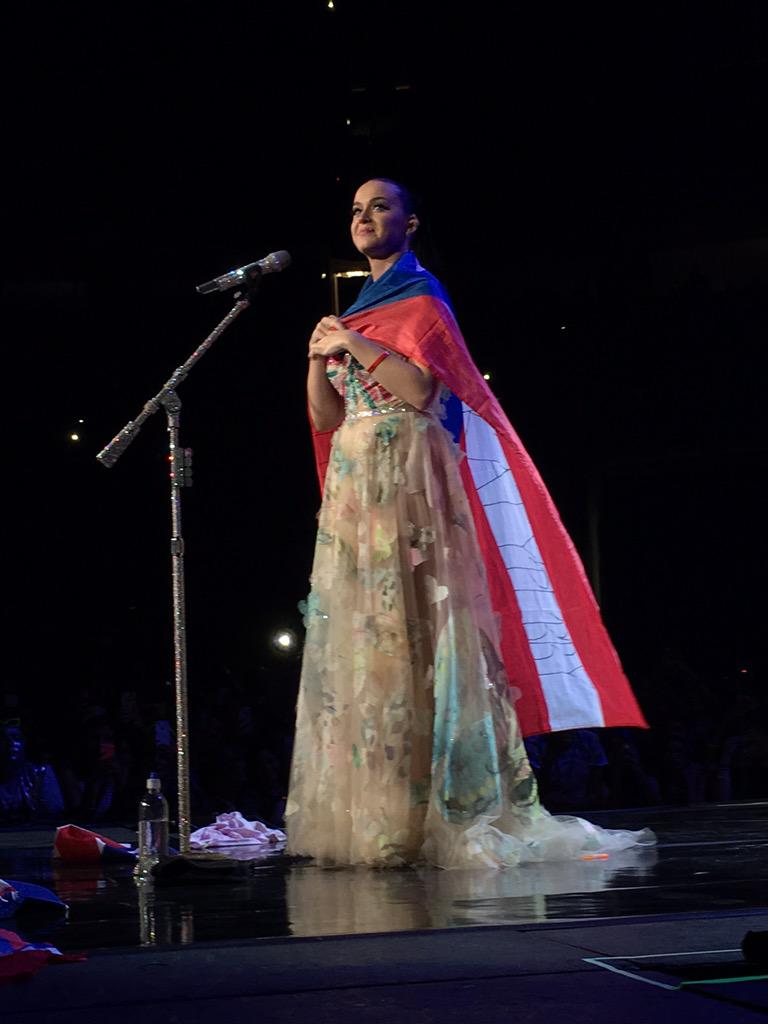 Katy Perry >> The Prismatic World Tour - Página 9 CRNkBfDWUAAx1I0